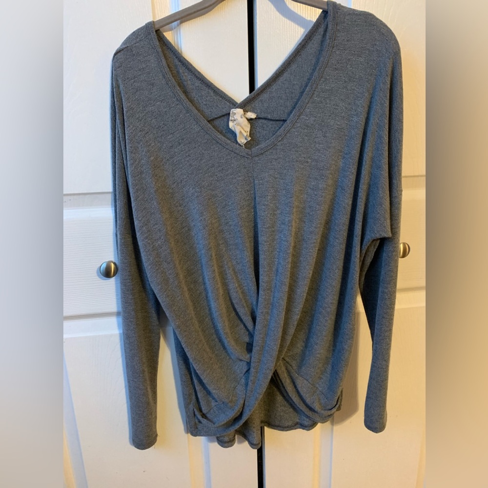 Blu Pepper Womens Double V-Neck Top, Size Medium, Gray, Great Condition